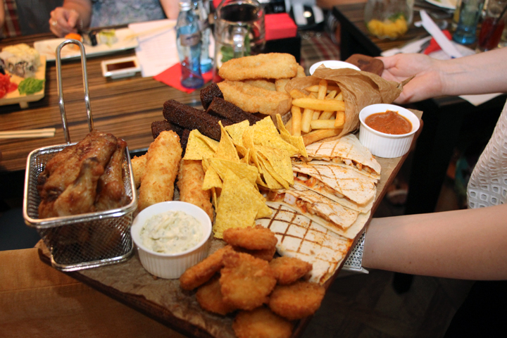 Новосибирцы под санкциями: есть рацион питания, чтобы человек нормально двигался