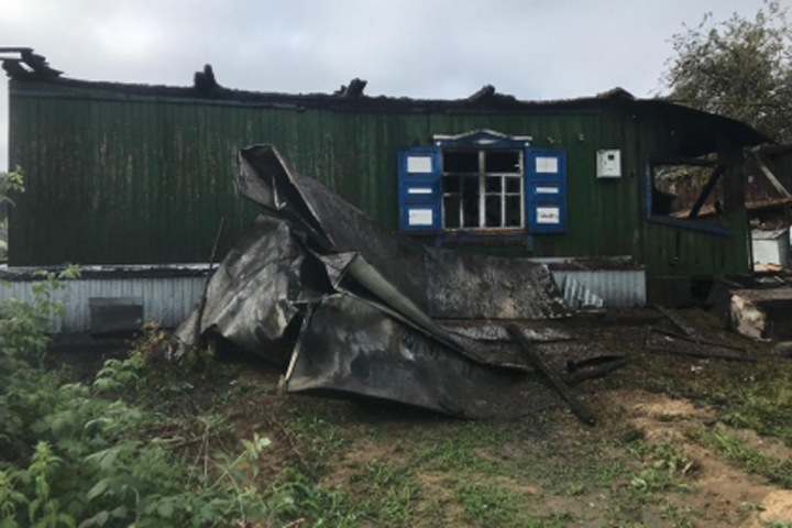 Две маленьких девочки сгорели в доме в Алтайском крае Две маленьких девочки сгорели в доме в Алтайском крае