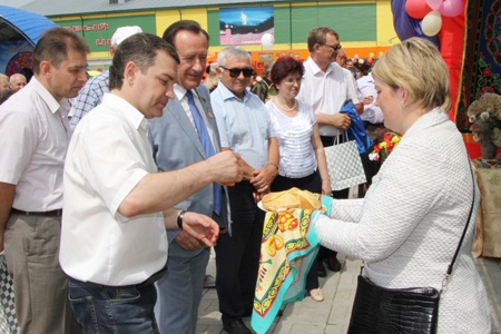 Региональные депутаты поздравили черепановцев с 92-летием района