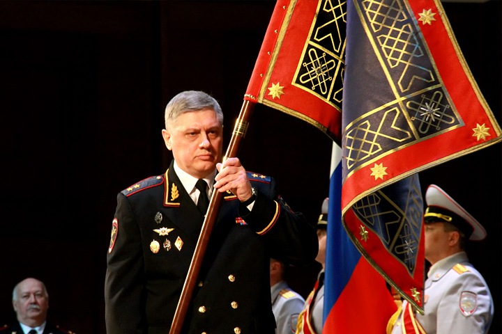 Главный новосибирский полицейский заработал больше коллег за Уралом Главный новосибирский полицейский заработал больше коллег за Уралом