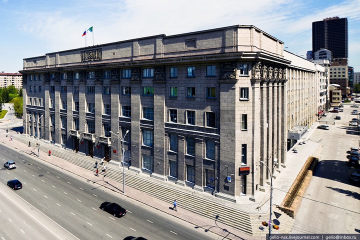 Числа недели: чистые окна чиновников и растущая доля московских подрядчиков в Сибири