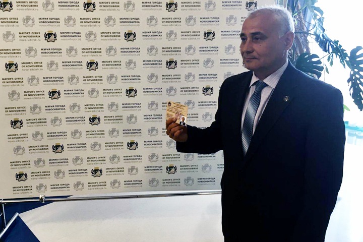 Сафиуллин пообещал рассказать о недостатках мэрии Новосибирска