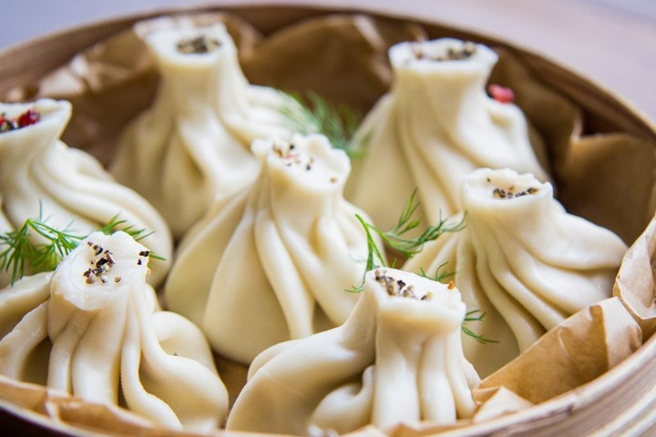 Экс-начальник новосибирского райотдела полиции признал вину в получении взяток хинкали и огурцами