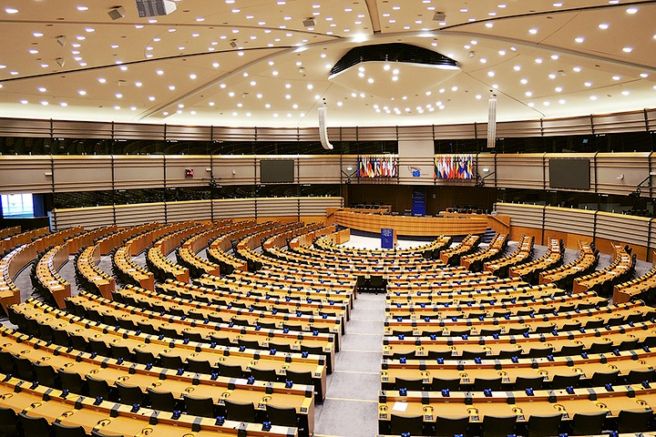 Кто из сибирских политиков и бизнесменов попадает под санкции Европы за Навального