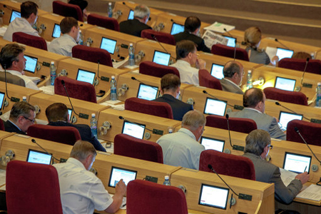 Новосибирские бюджетники не получат 625 млн рублей на повышение зарплат