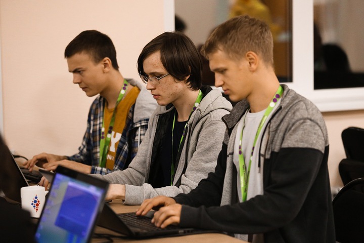 Новосибирские студенты получили от «МегаФона» 300 тыс. рублей Новосибирские студенты получили от «МегаФона» 300 тыс. рублей