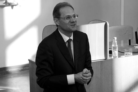 Губернатор Василий Юрченко начал избирательную кампанию открытыми встречами с новосибирцами