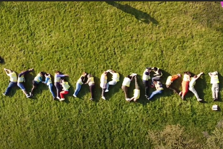 Новосибирцы выложили своими телами обращение «Хабаровск! Мы с вами» Новосибирцы выложили своими телами обращение «Хабаровск! Мы с вами»