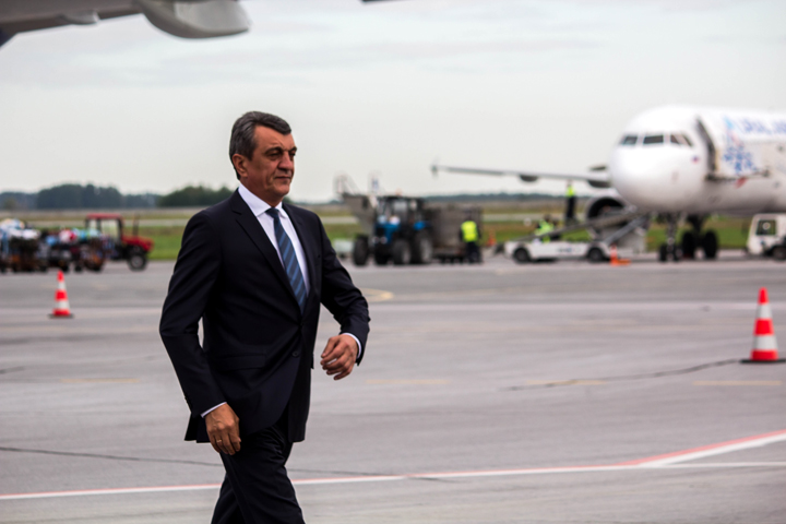 «Зима всегда приходит неожиданно»: как встречали Меняйло в Новосибирске