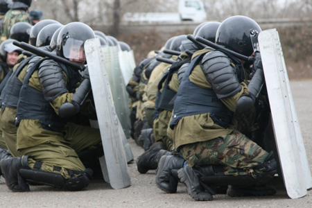 Красноярец захватил в заложники приятеля, требуя приезда ФСБ Красноярец захватил в заложники приятеля, требуя приезда ФСБ