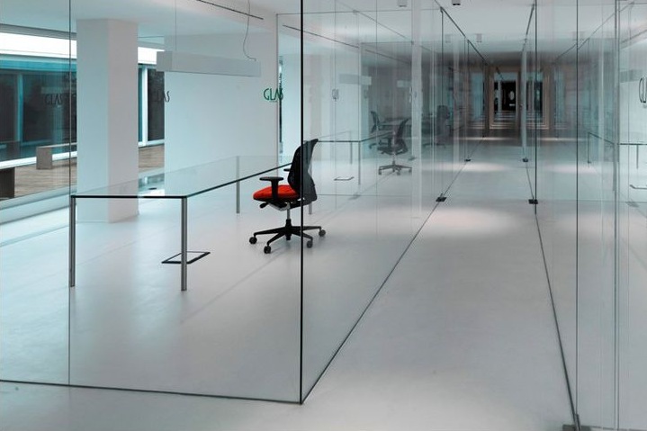 Artsteklo - производитель цельностеклянных конструкций в Минске