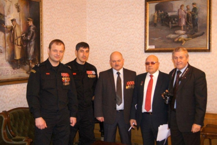 Омским полицейским приказали купить журнал по рекомендации «студии писателей»