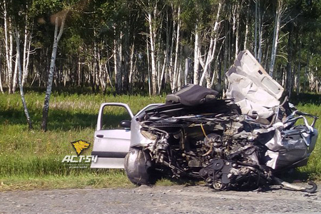 Перевозившая памятник погибшему сыну семья разбилась в ДТП под Новосибирском