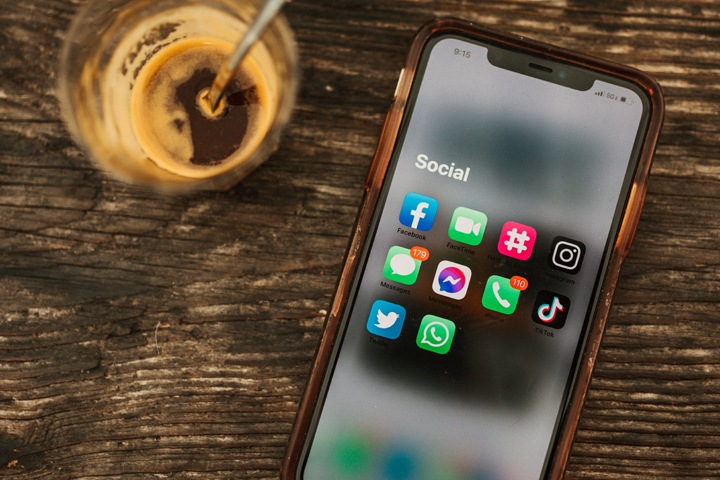 Депутаты попросили правительство РФ запретить детям социальные сети Депутаты попросили правительство РФ запретить детям социальные сети