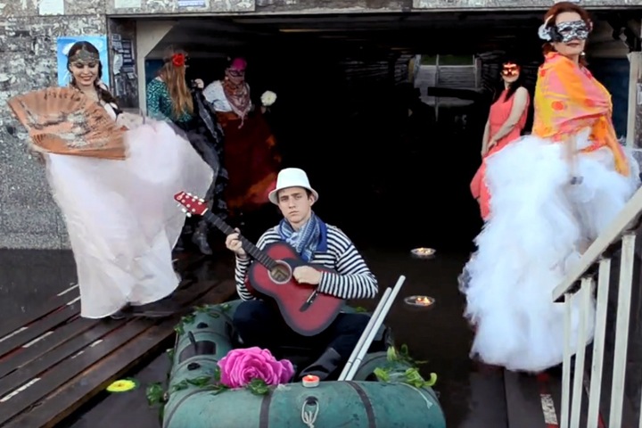 Власти не выполнили обещание исправить затопленный переход в Оби Власти не выполнили обещание исправить затопленный переход в Оби