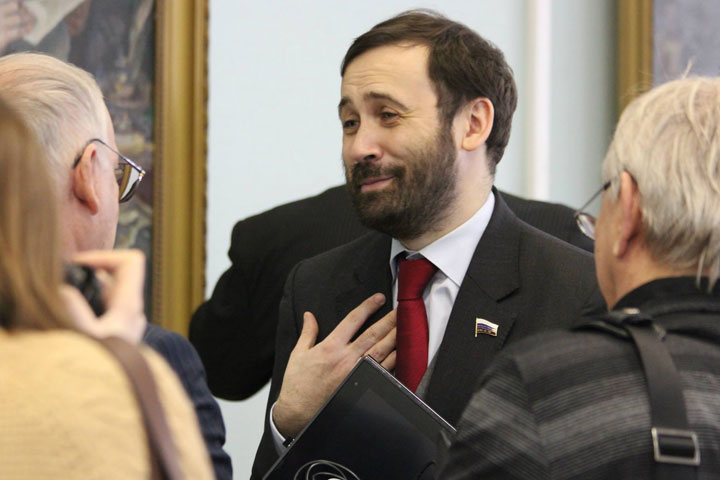 Приставы запрещают Илье Пономареву покидать Россию из-за его долгов перед ГИБДД и «Сколково» Приставы запрещают Илье Пономареву покидать Россию из-за его долгов перед ГИБДД и «Сколково»