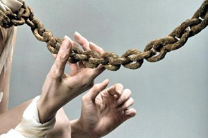 Год колонии получил житель Омской области, посадивший девушку на цепь