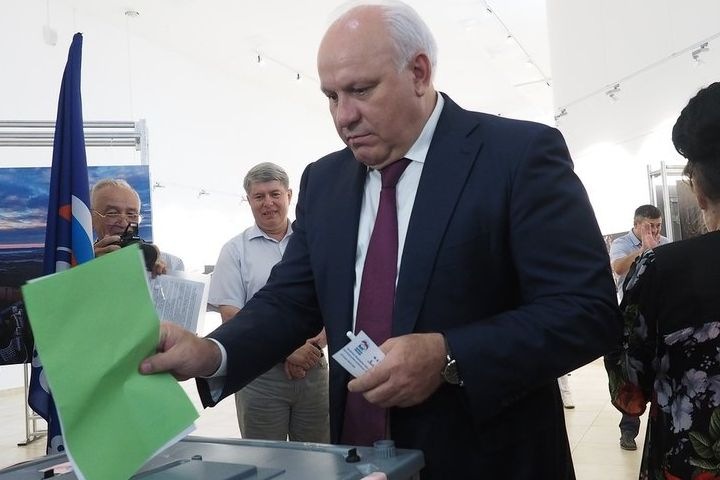 Зимин пожаловался на «информационную кампанию» по смене власти Зимин пожаловался на «информационную кампанию» по смене власти