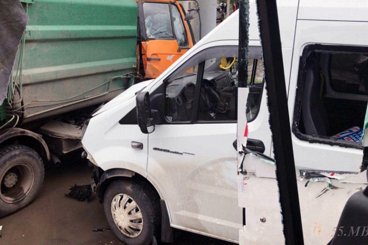 Пятнадцать человек пострадали в ДТП с омскими маршрутками Пятнадцать человек пострадали в ДТП с омскими маршрутками