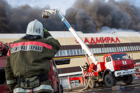 Тулеев потребовал проверить ТЦ Кузбасса после трагедии в Казани 
