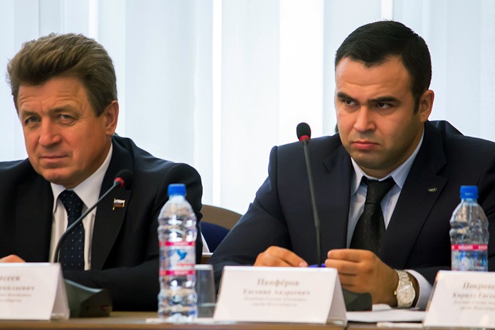Врио новосибирского губернатора наградит единоросса из горсовета