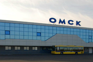 Аэропорт Омска, работавший с перебоями из-за смога, начал принимать и отправлять рейсы