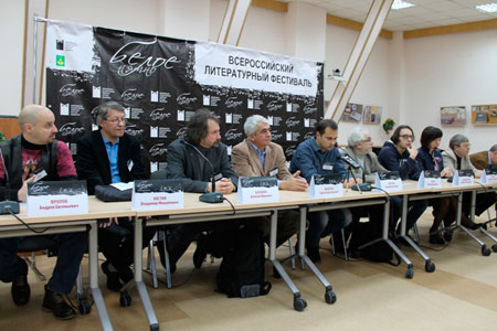 «Литература как работа над внутренним миром»: Фестиваль «Белое пятно» проходит в Новосибирске