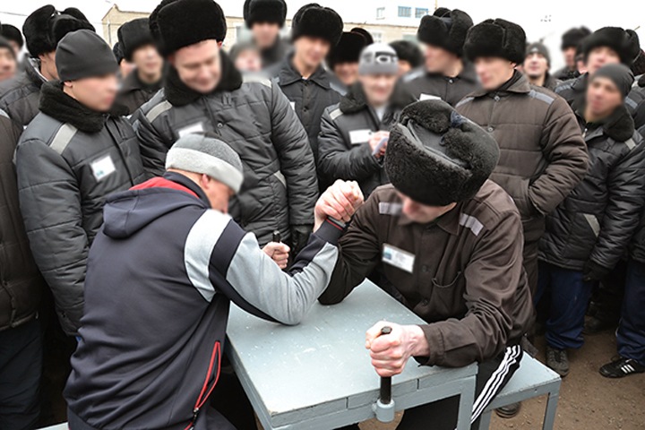 Сотрудников хакасской колонии оправдали по эпизоду о сексуальном насилии над заключенным