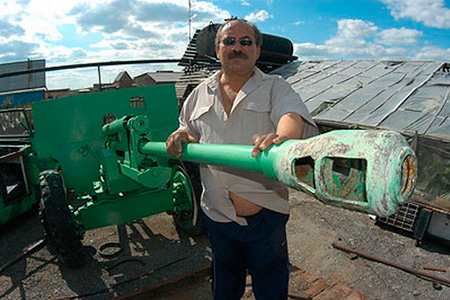 Знаменитый реконструктор военной техники Вячеслав Верёвочкин скончался под Новосибирском Знаменитый реконструктор военной техники Вячеслав Верёвочкин скончался под Новосибирском