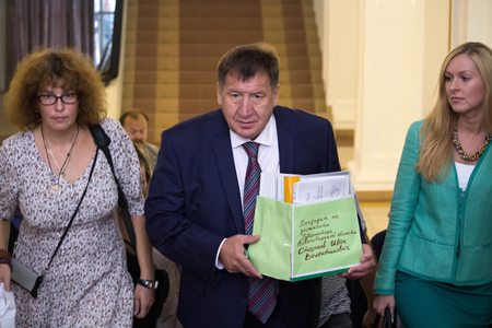 Облизбирком грозит Старикову отказом в регистрации из-за недостатка подписей