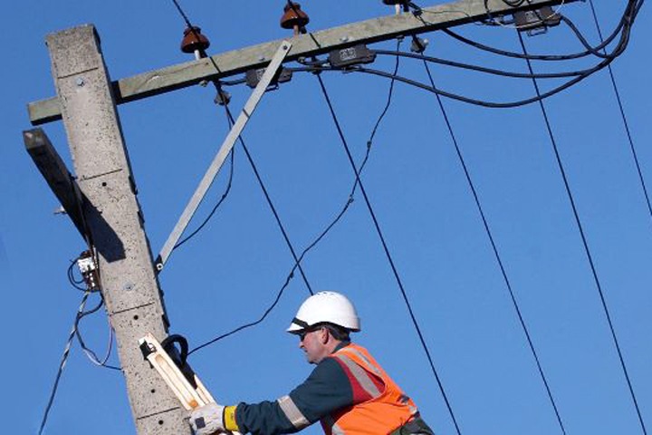 Главу новосибирского сельсовета оправдали по делу о гибели человека. Ее обвиняли в обрыве проводов уличного освещения