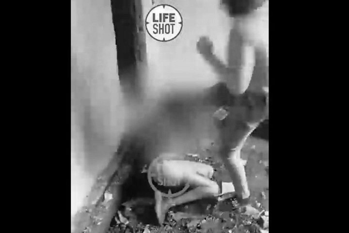 Обвиняемую в изнасиловании бутылкой школьницы девушку выпустили из алтайского СИЗО