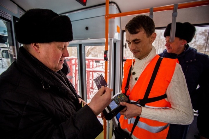 «Мы не можем применять другие правила к мэру»: депутаты решили поднять зарплату Локтю