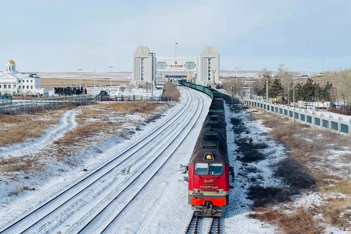 Перевозки угля в Китай через границу в Забайкалье выросли в четыре раза Перевозки угля в Китай через границу в Забайкалье выросли в четыре раза