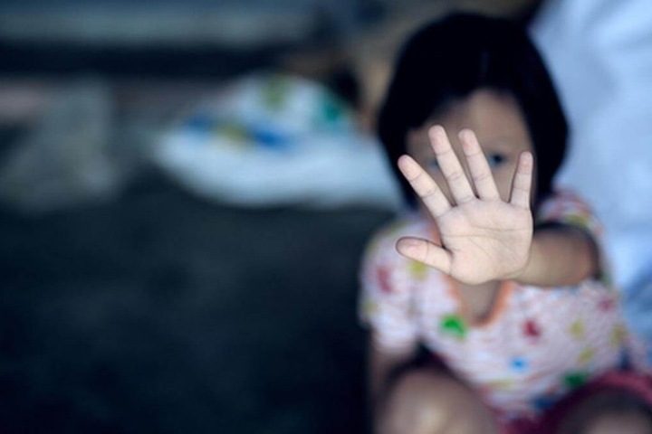 Житель Иркутской области девять лет насиловал дочь Житель Иркутской области девять лет насиловал дочь