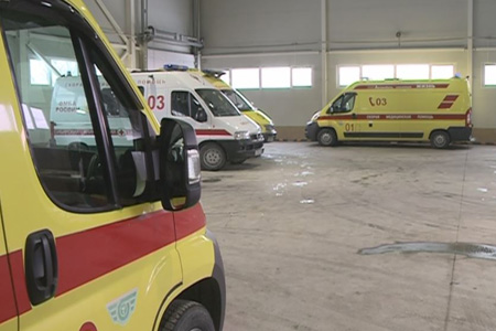 Потолок обрушился на людей на подстанции скорой помощи в Красноярске 