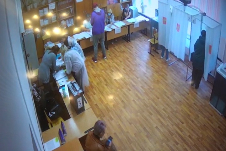 Наблюдатели назвали провокацией видео из Красноярска с якобы заранее проголосованным за партию бюллетенем Наблюдатели назвали провокацией видео из Красноярска с якобы заранее проголосованным за партию бюллетенем