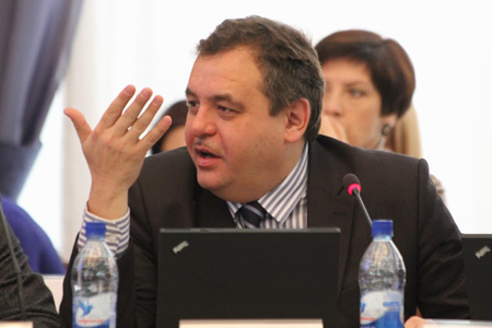 «Хочется, чтобы заявления не использовались для политических игр»: новосибирские депутаты о критике мэрии губернатором