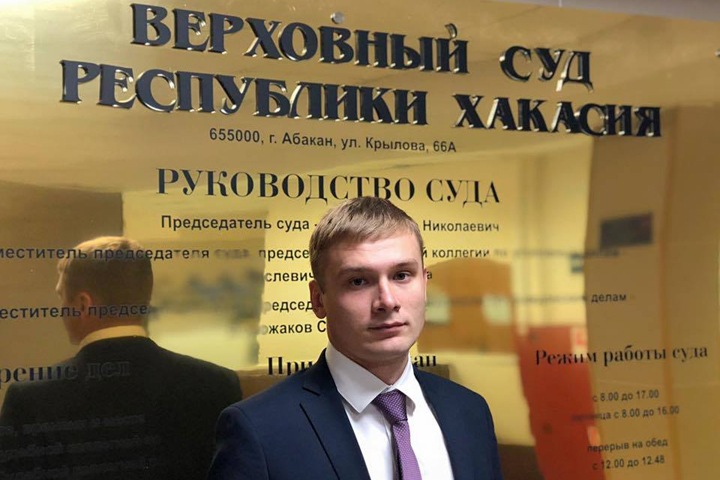 Глава Хакасии выиграл иск о защите чести и достоинства у пресс-секретаря «Роснефти» Глава Хакасии выиграл иск о защите чести и достоинства у пресс-секретаря «Роснефти»