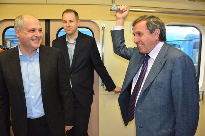 Двое против снега: «крепкие хозяйственники» перехватывают повестку перед выборами в Новосибирской области