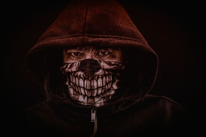 Неизвестный напал на школьницу в Красноярске Неизвестный напал на школьницу в Красноярске