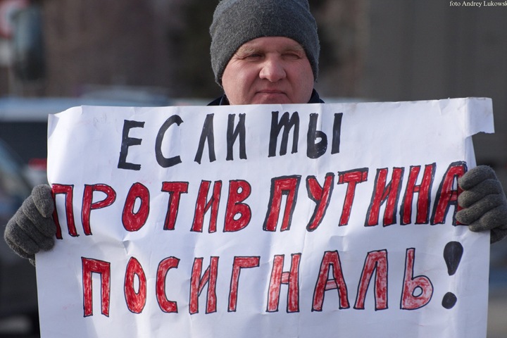 Полиция пришла к барнаульскому активисту Виктору Рау