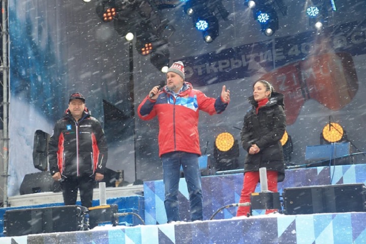 Власти отложили ввод QR-кодов в Кузбассе и провели шаманский обряд в Шерегеше Власти отложили ввод QR-кодов в Кузбассе и провели шаманский обряд в Шерегеше