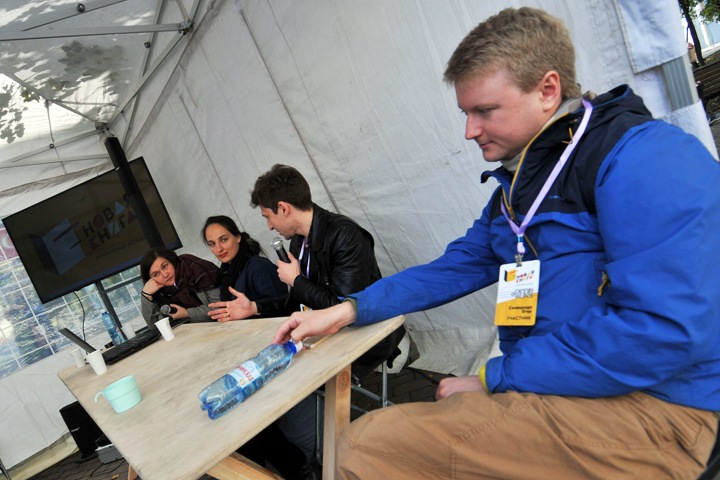 Искусство без контекста — как «Диалоги убийц» без картошки. Разговор с режиссером Театра.doc и редактором «Медиазоны» Искусство без контекста — как «Диалоги убийц» без картошки. Разговор с режиссером Театра.doc и редактором «Медиазоны»