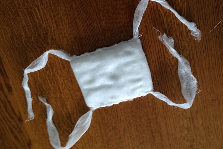 «Только вата и лоскут марли»: работники магазинов в Чите решили сами делать для себя медицинские маски «Только вата и лоскут марли»: работники магазинов в Чите решили сами делать для себя медицинские маски