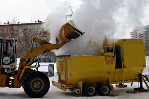 Снегоплавильная машина из Канады растопит снег в парках Новосибирска Снегоплавильная машина из Канады растопит снег в парках Новосибирска