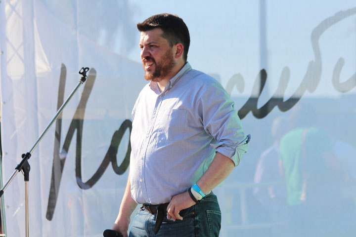 Дело Леонида Волкова о повреждении микрофона Lifenews передают в суд