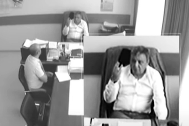 Взятки в новосибирском минтрансе: «Союздорстрой» — три пальца, «Бастион» — два пальца