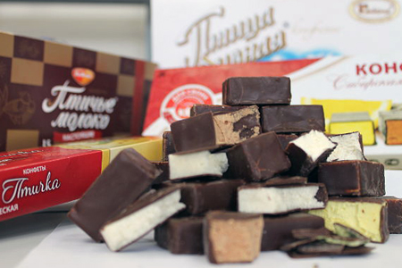 Томские власти купят в четыре раза меньше новогодних подарков детям