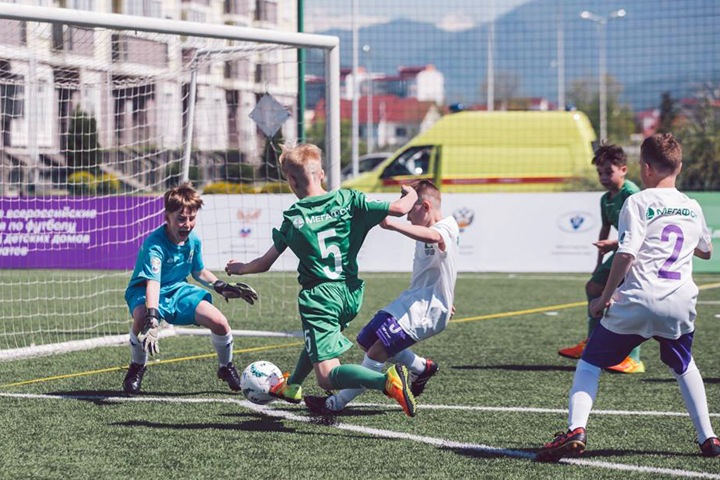 Дети из Сибири поборются за путевку в летний футбольный лагере «Барселоны» Дети из Сибири поборются за путевку в летний футбольный лагере «Барселоны»